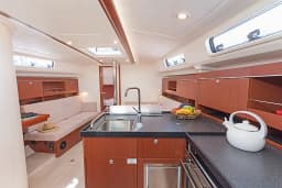 Hanse 385 in Lavrion Main Port thumbnail 17