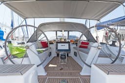 Hanse 385 in Lavrion Main Port thumbnail 21