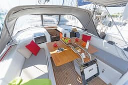 Hanse 385 in Lavrion Main Port thumbnail 22