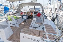 Hanse 385 in Lavrion Main Port thumbnail 23