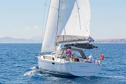 Hanse 385 in Lavrion Main Port thumbnail 25