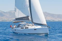 Hanse 385 in Lavrion Main Port thumbnail 27