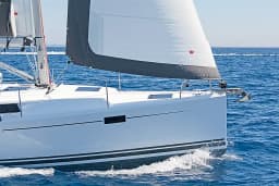 Hanse 385 in Lavrion Main Port thumbnail 4