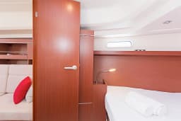 Hanse 385 in Lavrion Main Port thumbnail 8