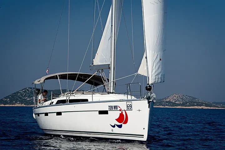 Bavaria Cruiser 41 in Murter / Marina Hramina - Photo 1
