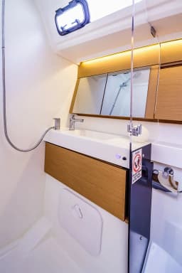 Sun Odyssey 410 in Nea Peramos - Attica / Nea Peramos thumbnail 15