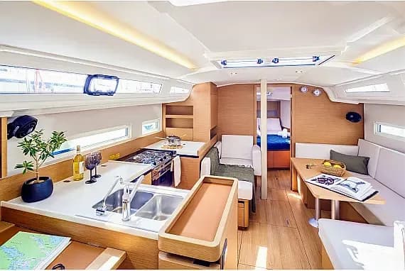 Sun Odyssey 410 in Nea Peramos - Attica / Nea Peramos - Photo 3