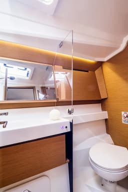 Sun Odyssey 410 in Nea Peramos - Attica / Nea Peramos thumbnail 8