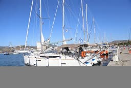 Sun Odyssey 419 in Volos / Port of Volos thumbnail 12
