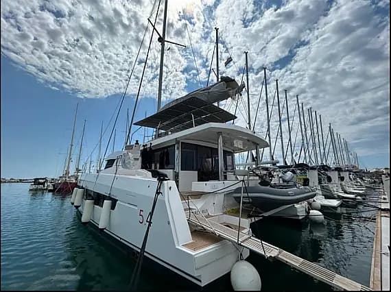 Bali 5.4 in Eden Island / Mahe, Victoria / Eden Island Marina - image 1