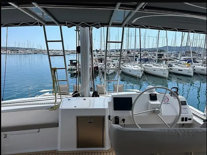 Bali 5.4 in Eden Island / Mahe, Victoria / Eden Island Marina - Photo 4