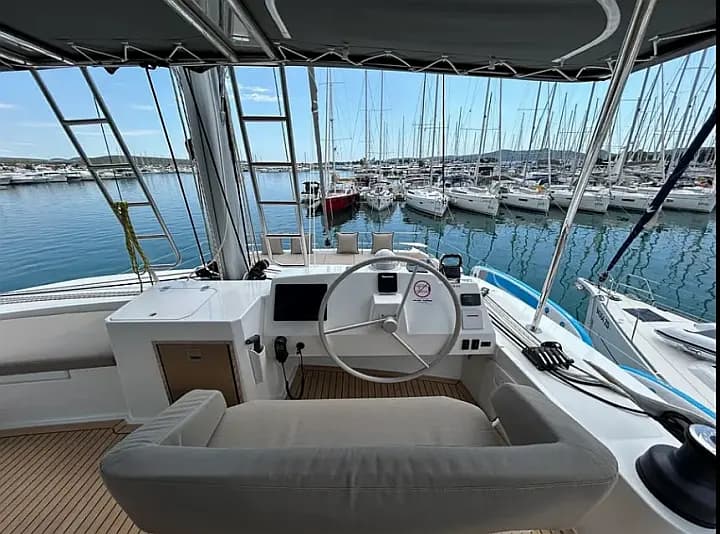 Bali 5.4 in Eden Island / Mahe, Victoria / Eden Island Marina - Photo 5