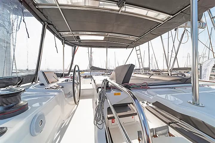 Lagoon 46 in Athens / Alimos Marina - Photo 4