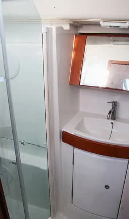 Oceanis 40 in Saint-Quay-Portrieux / Port d'Armor thumbnail 10