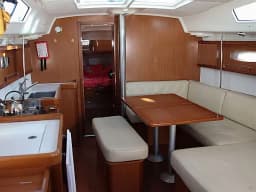 Oceanis 40 in Saint-Quay-Portrieux / Port d'Armor thumbnail 2