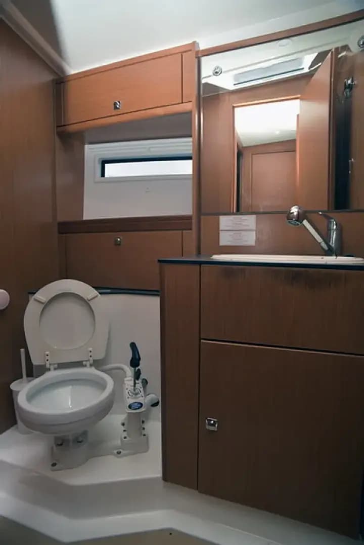 Bavaria Cruiser 56 in Kavala Marina - Photo 5