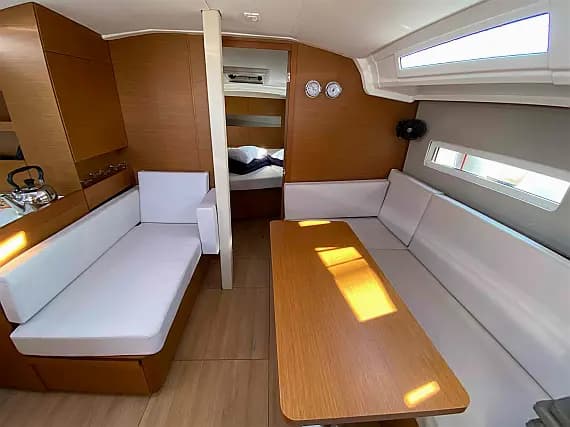 Sun Odyssey 410 in Lefkada / D-Marin Marina Lefkas - Photo 3