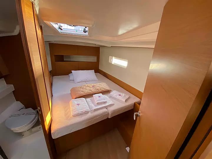 Sun Odyssey 410 in Lefkada / D-Marin Marina Lefkas - Photo 5