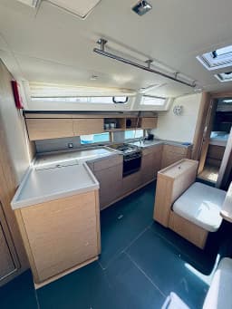 Oceanis 46.1 in Novi Vinodolski / Marina Novi thumbnail 12