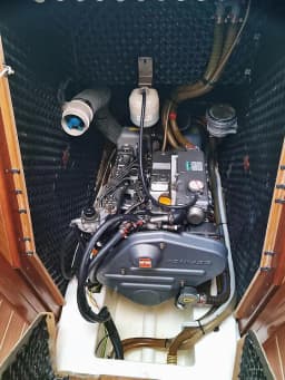 Sun Odyssey 42 i in Syros / Finikas port thumbnail 10