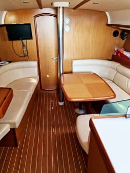 Sun Odyssey 42 i in Syros / Finikas port thumbnail 11
