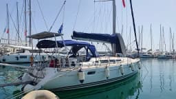 Sun Odyssey 42 i in Syros / Finikas port thumbnail 5