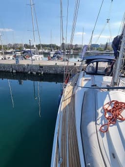 Sun Odyssey 42 i in Syros / Finikas port thumbnail 6
