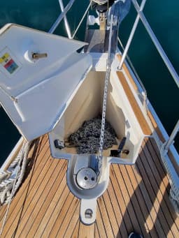 Sun Odyssey 42 i in Syros / Finikas port thumbnail 7