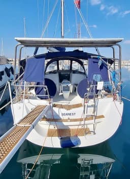 Sun Odyssey 42 i in Syros / Finikas port thumbnail 9