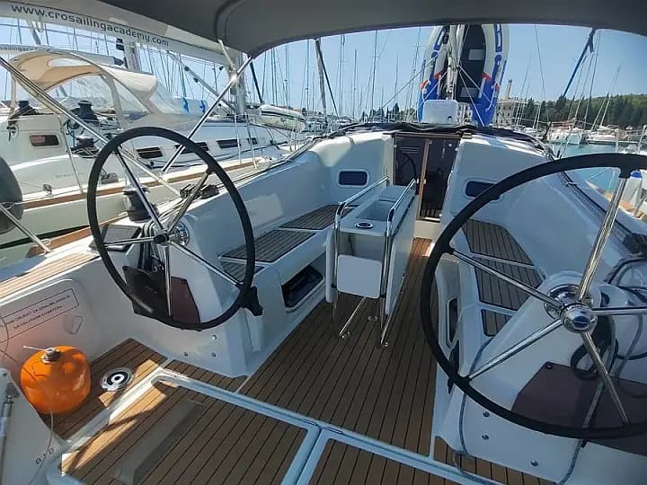 Sun Odyssey 349 in Pula / Marina Polesana - Photo 3