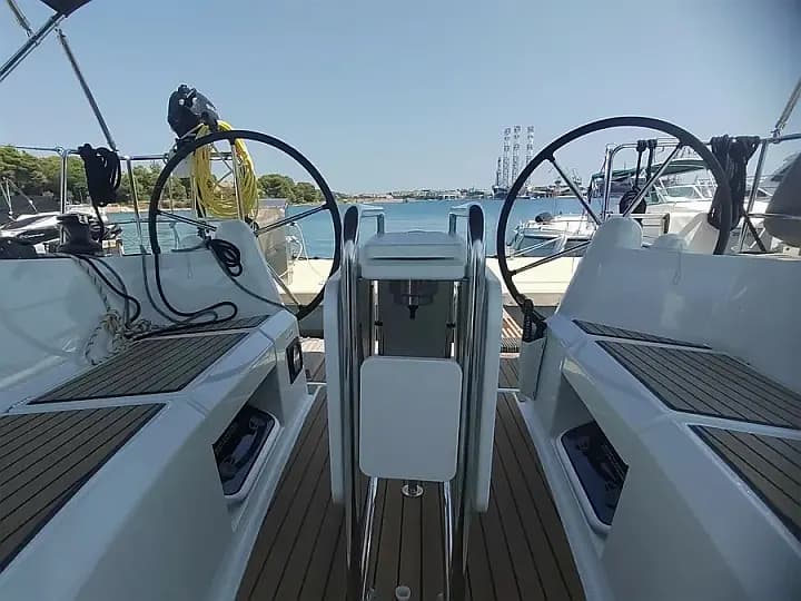 Sun Odyssey 349 in Pula / Marina Polesana - Photo 4