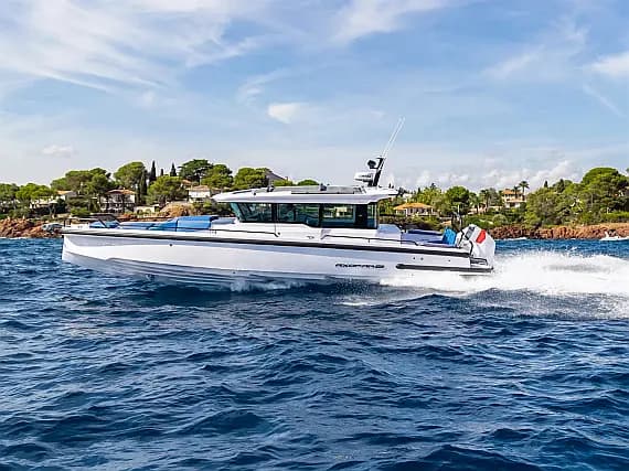 Axopar 37 XC Cross Cabin in Athens / Alimos Marina - Photo 1