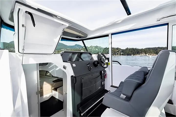 Axopar 37 XC Cross Cabin in Athens / Alimos Marina - Photo 5