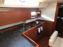 Oceanis 45 in Mallorca / Palma de Mallorca / La Lonja Marina Charter thumbnail 19
