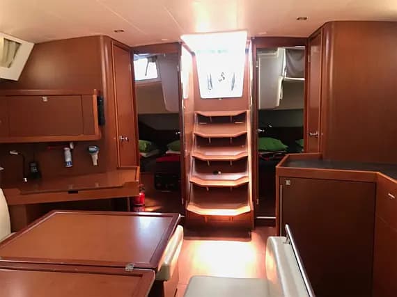 Oceanis 45 in Mallorca / Palma de Mallorca / La Lonja Marina Charter - Photo 3