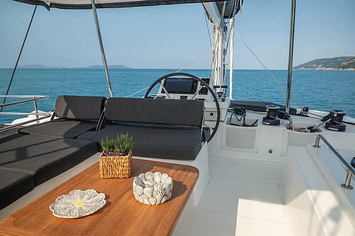 Lagoon 51 in Salerno / Marina d'Arechi - Photo 5