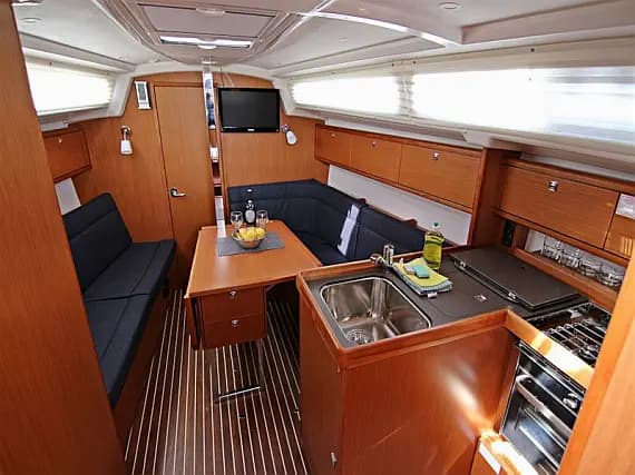 Bavaria Cruiser 34 in Sukošan / D-Marin Dalmacija Marina - Photo 3