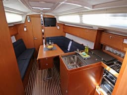 Bavaria Cruiser 34 in Sukošan / D-Marin Dalmacija Marina thumbnail 2
