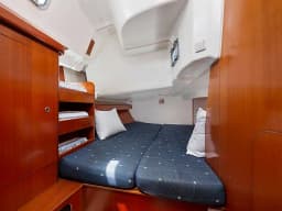 Oceanis 423 in Preveza Main Port thumbnail 3