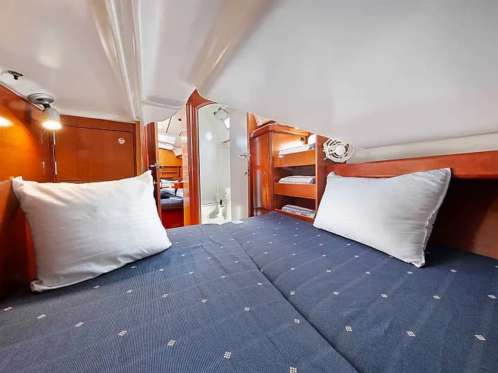 Oceanis 423 in Preveza Main Port - Photo 5