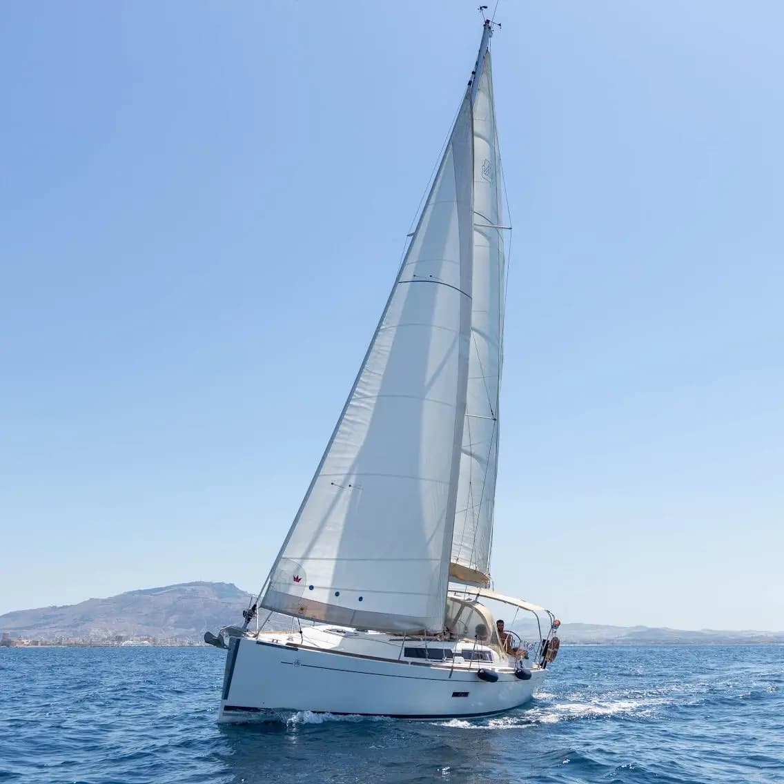 Dufour 335 Grand Large in Castiglioncello / Marina Cala de' Medici - Photo 4
