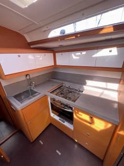 Dufour 470 in Sicily / Capo d'Orlando Marina thumbnail 10