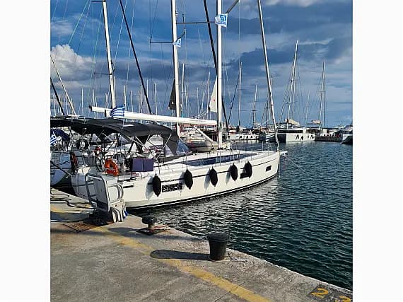 Bavaria C42 in Mykonos / Tourlos Marina - Photo 1