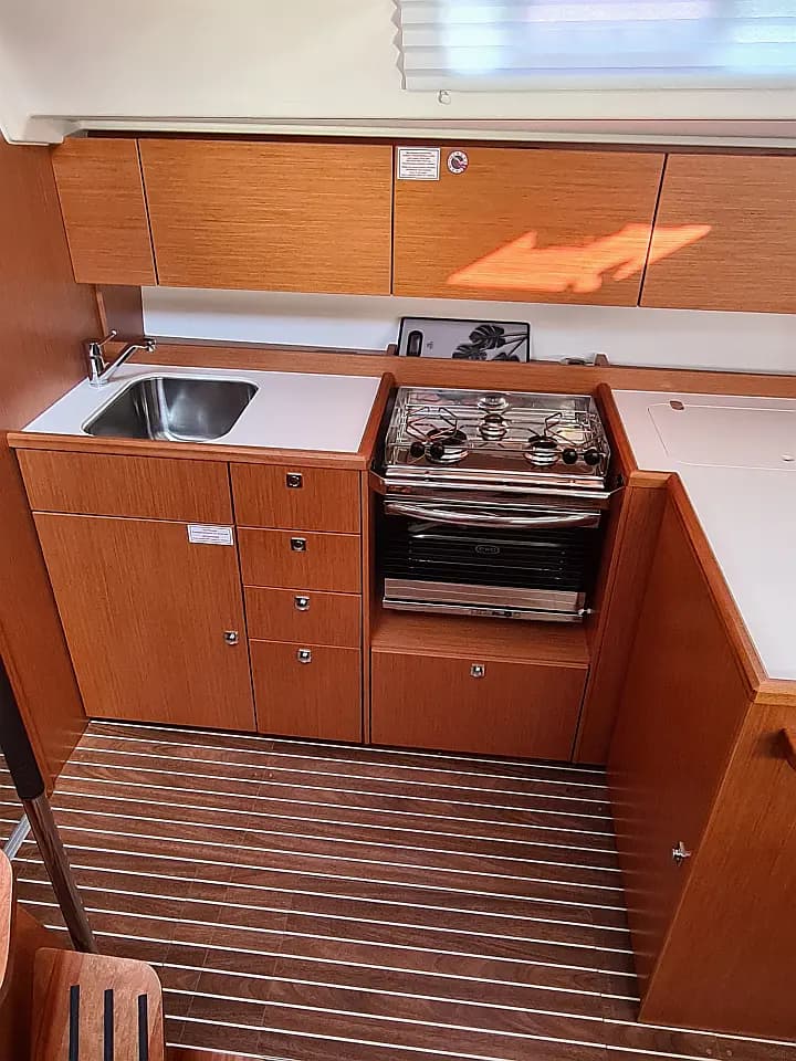 Bavaria C42 in Mykonos / Tourlos Marina - Photo 4