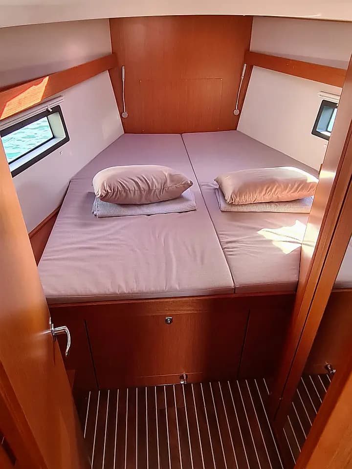 Bavaria C42 in Mykonos / Tourlos Marina - Photo 5