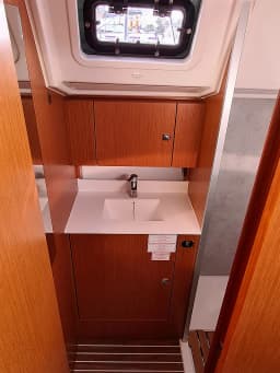 Bavaria C42 in Mykonos / Tourlos Marina thumbnail 6
