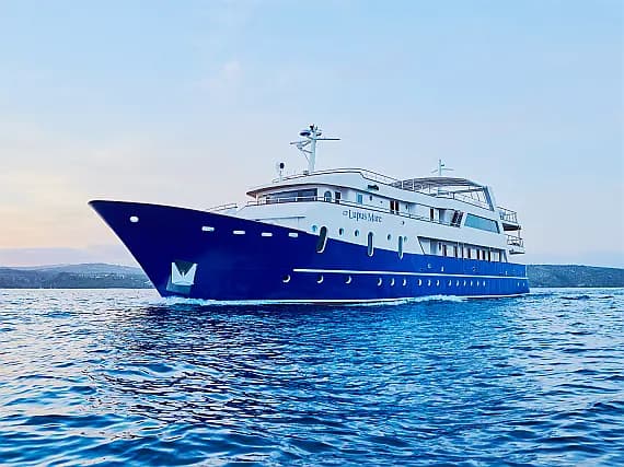 Motoryacht in Split / Port of Split / East Harbour - image 1