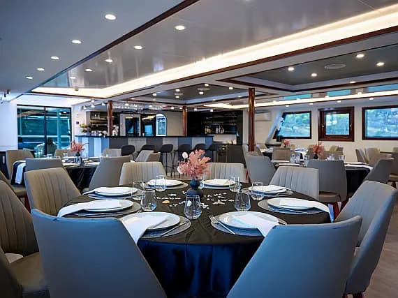 Motoryacht in Split / Port of Split / East Harbour - Photo 3