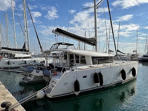 Lagoon 400 S2 in Athens / Alimos Marina - Photo 1