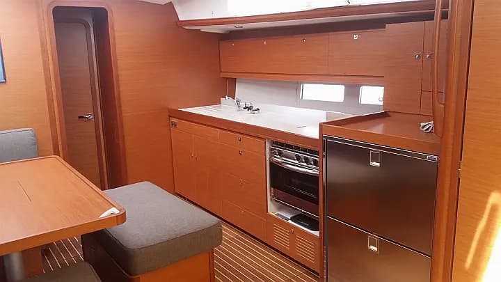 Dufour 460 Grand Large in Lavrion / Olympic Marina - Photo 4